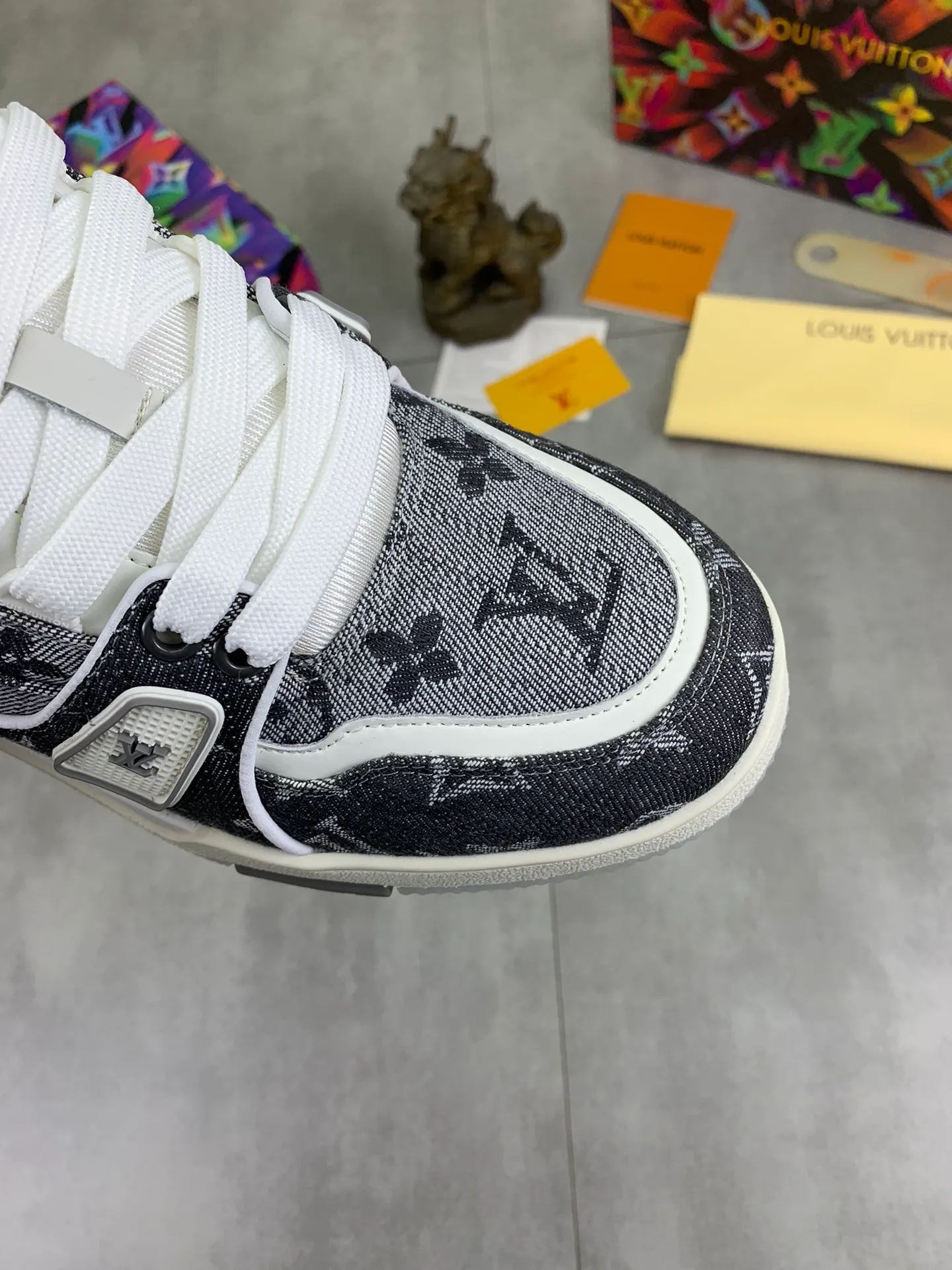 Men's men's shoes 💰P540 New style 💰💎💎Latest color High version 2025Louis*Vuitto* LV Traine Catwalk TRAINER outsole and fabric private model A shoe that definitely costs a lot of money and effort. This series was designed after the arrival of Vifgil. It is favored by many fans every season. Original TPU outsole Original packaging Men's size: 38-45 (46 can be customized) Color: 2️⃣ colors available (available from stock, super fast delivery)